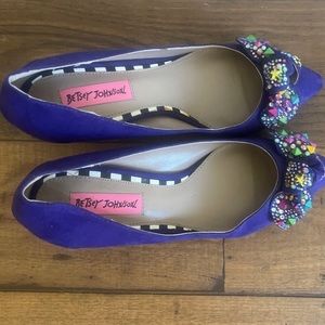 Beautiful Betsy Johnson shoes size 8 very comfortable